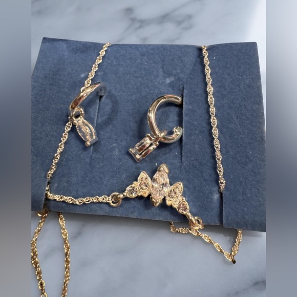 Avon Jewelry - Vintage AVON Elegant Gold Jewelry Set earrings & necklace set IN BOX